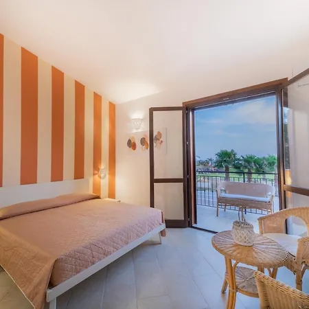 Lo Scorcio Sullo Stagnone بيت ضيافة 4*